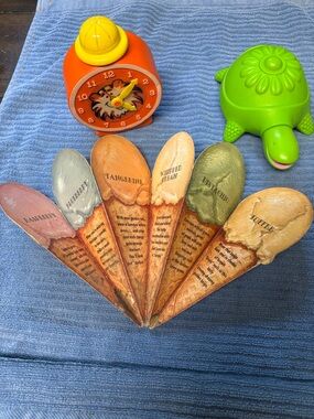 Vintage Avon kids bubble bath bottles (empty) also includes book, story of Avon